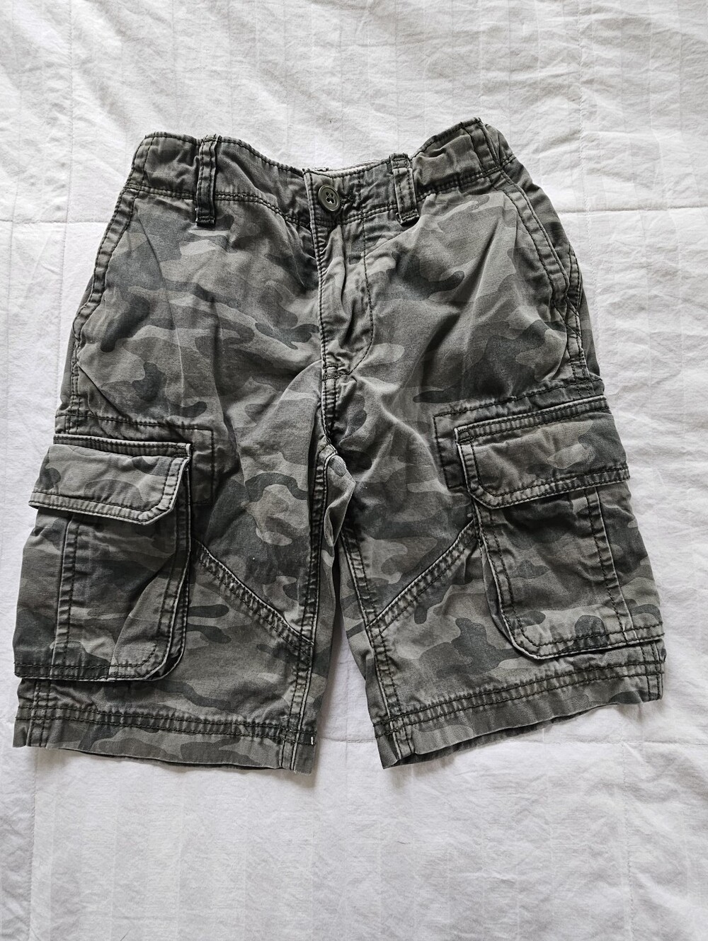 GAP Kids Camo Cotton Cargo Shorts With Adjusible Waist, Size 7 Regular
